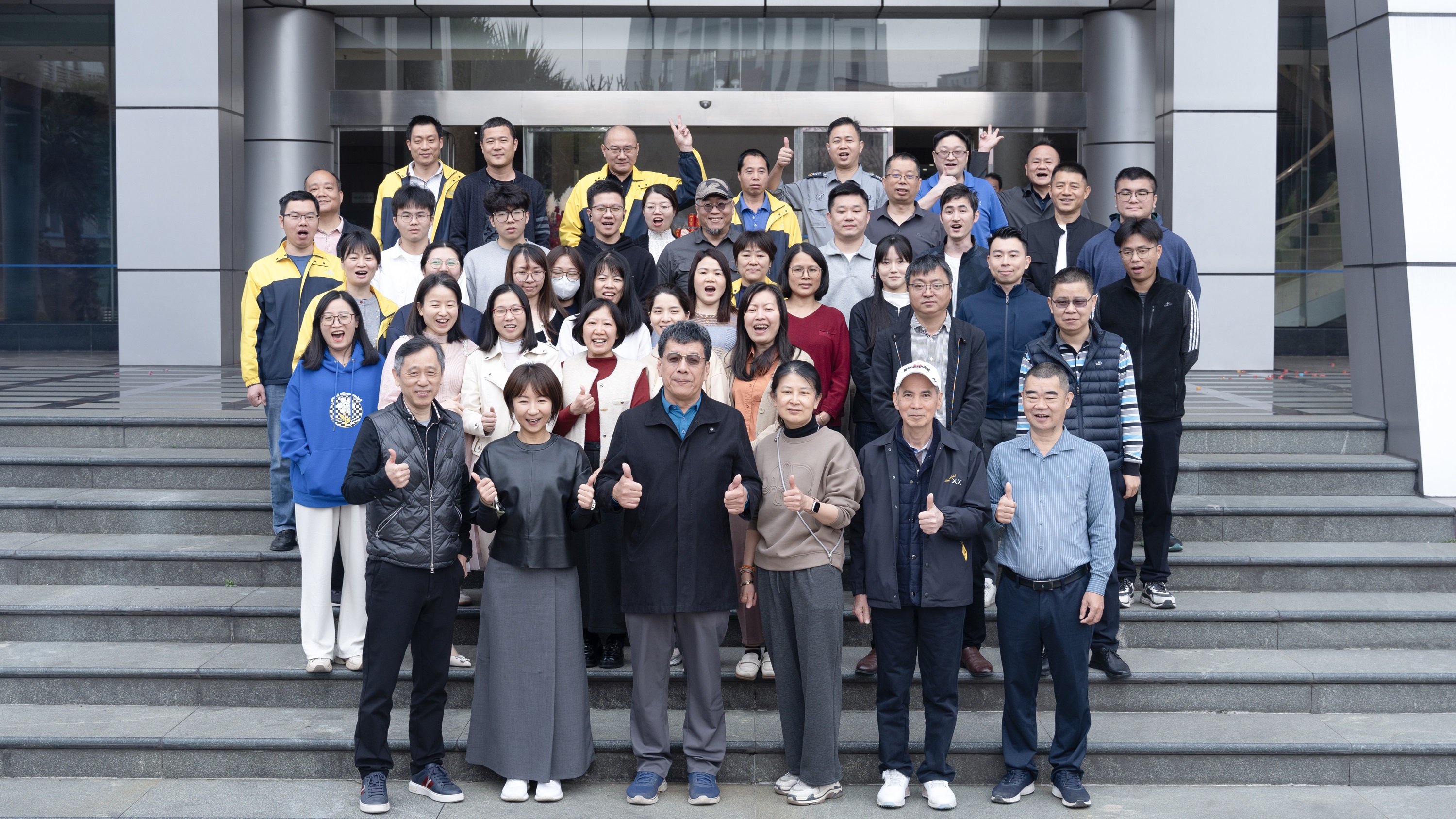 龙笔拓新章·蛇影筑宏基——司贸建林双擎启新程！
